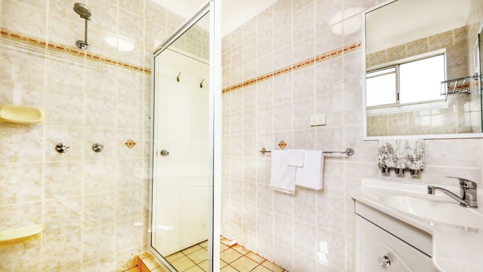 Executive Room | Minibar, laptop workspace, iron/ironing board, WiFi (free)