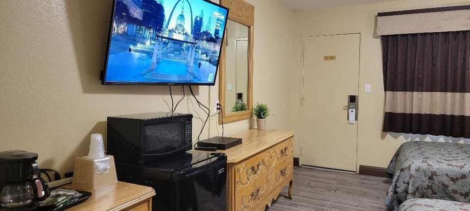 Room, 2 Double Beds, Non Smoking, Private Bathroom | Free WiFi, bed sheets