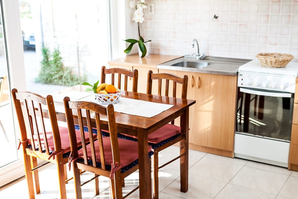 Apartment, 1 Bedroom, Terrace | In-room dining