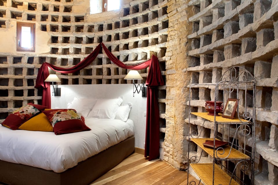 Romantic House (Chambre Michel) | Premium bedding, individually decorated, individually furnished, desk