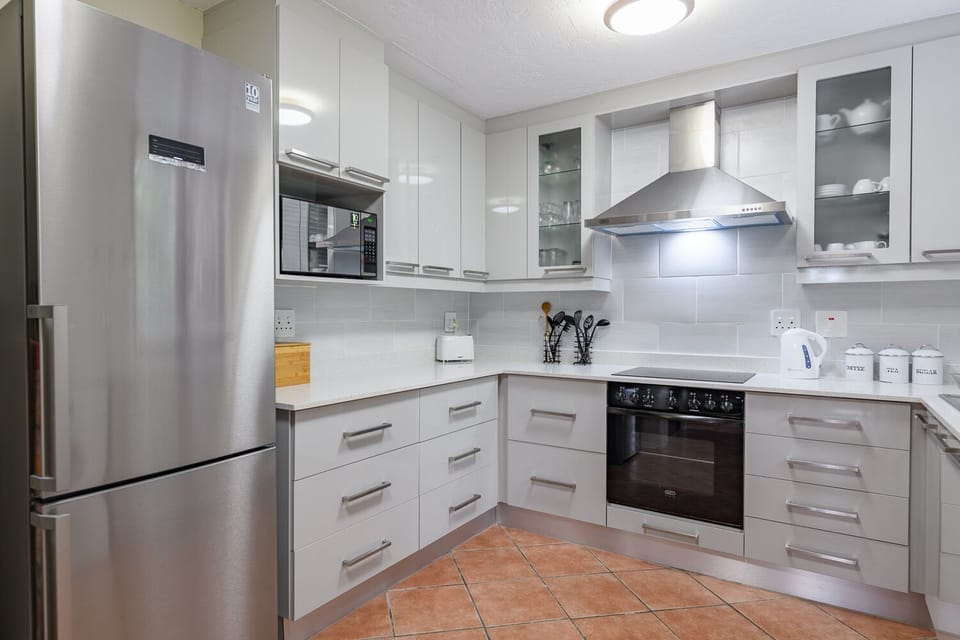 Economy Triple Room | Private kitchen | Fridge, microwave, electric kettle, toaster