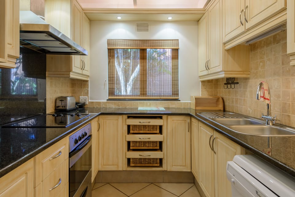 Superior Suite, 3 Bedrooms | Private kitchen | Full-size fridge, microwave, oven, stovetop