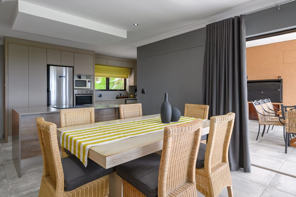 Luxury Villa, 4 Bedrooms | In-room dining