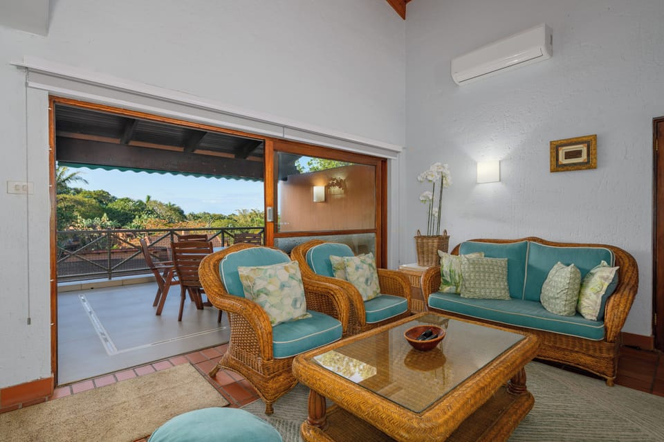 Standard Room, 3 Bedrooms | In-room dining