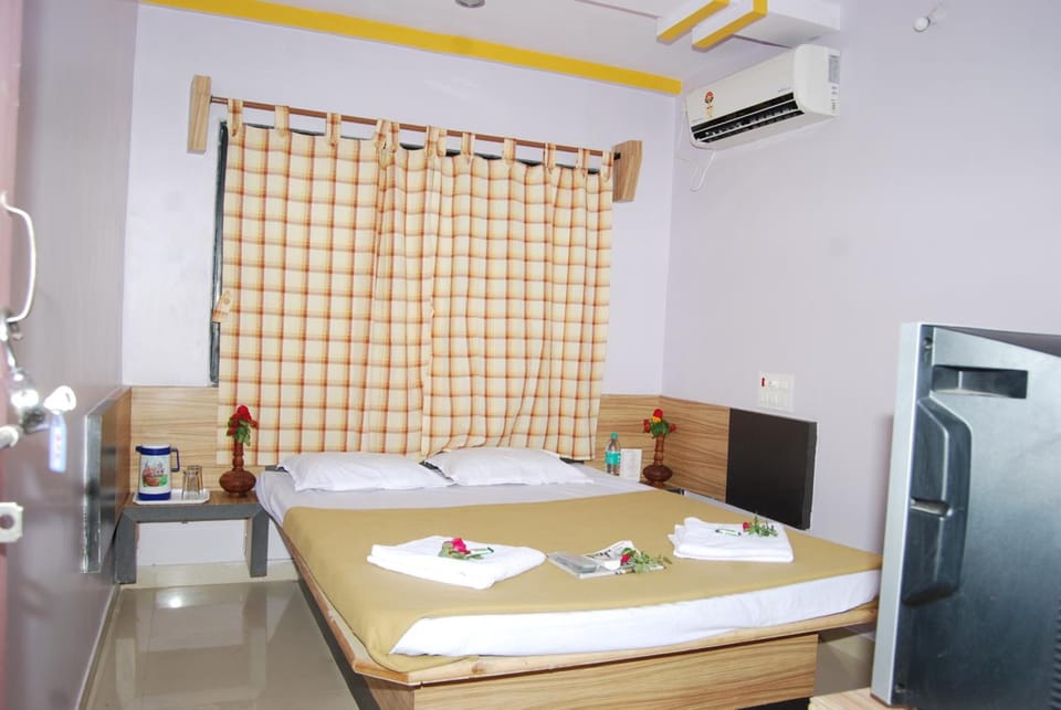 Soundproofing, rollaway beds, bed sheets