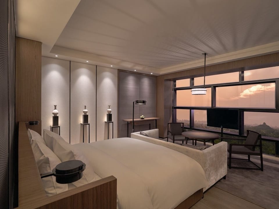 Grand Deluxe Room (Forbidden City or Jing Shan Park View) | Minibar (free items), in-room safe, blackout drapes, soundproofing