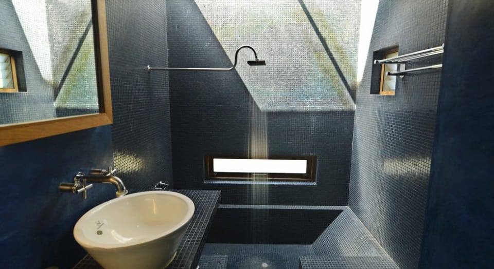 Superior Double Room | Bathroom | Designer toiletries, hair dryer (on request), towels, soap