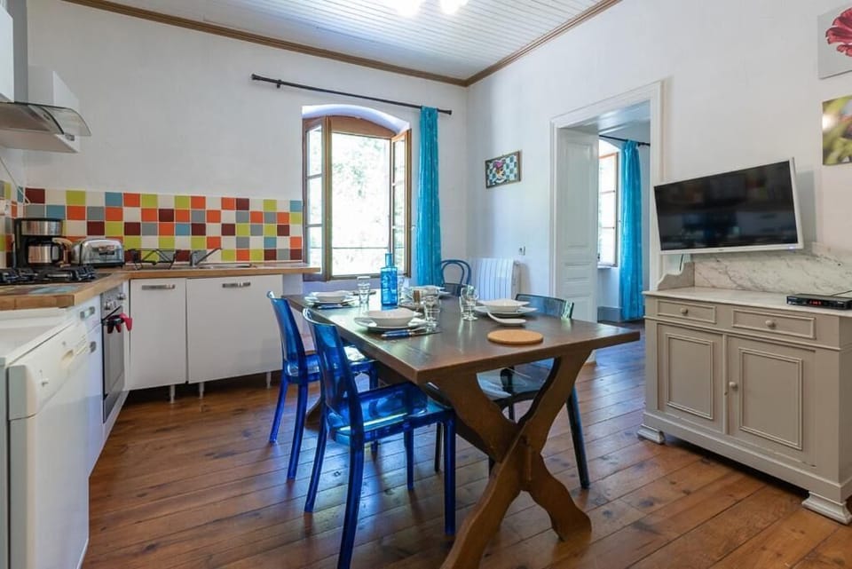 Owl's Cottage, Pool view | Private kitchen
