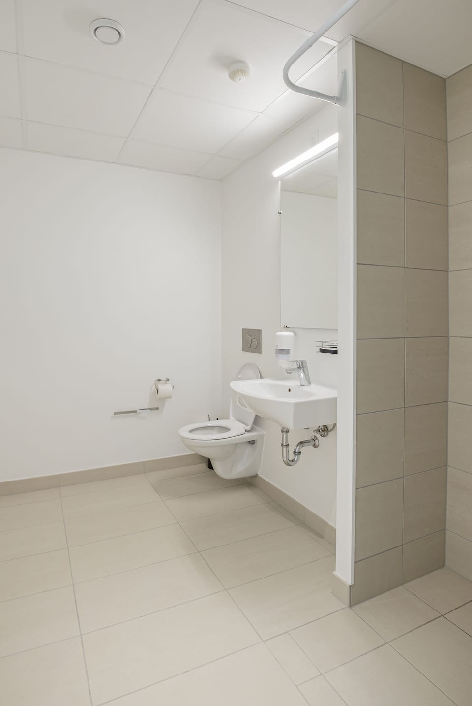 Shower, free toiletries, hair dryer, slippers