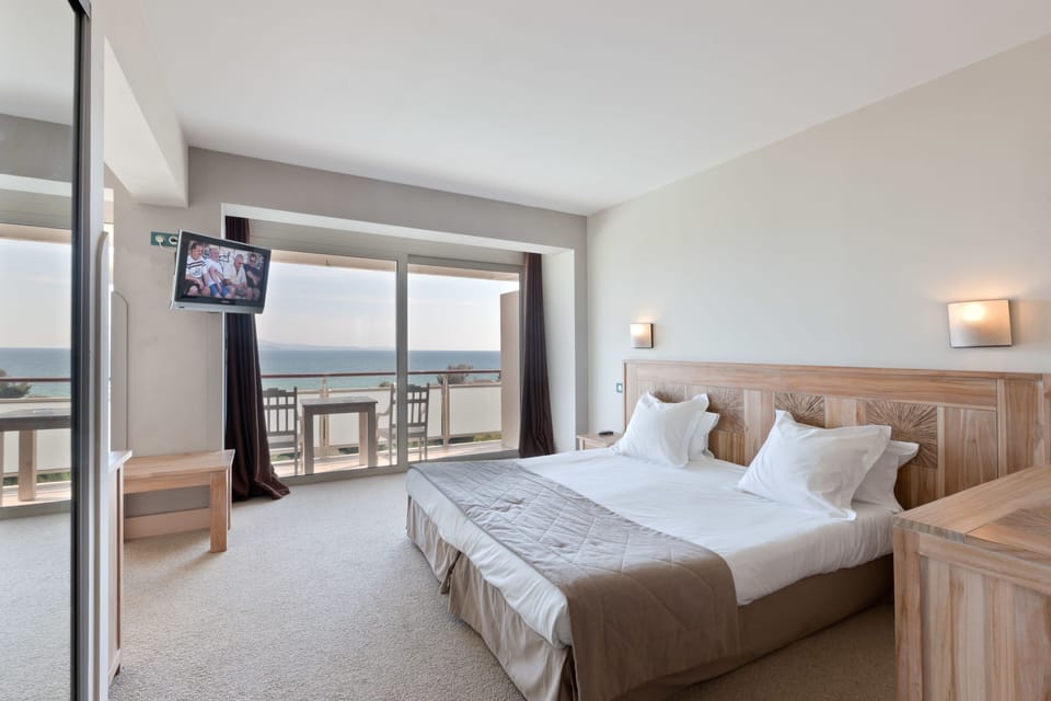 In-room safe, desk, soundproofing, iron/ironing board