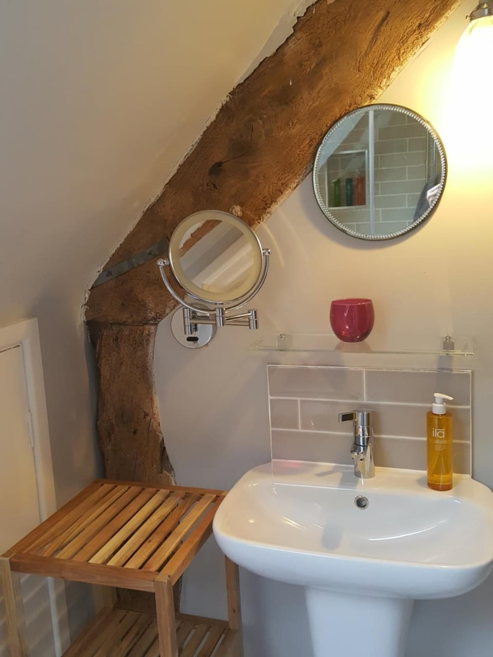 Free toiletries, hair dryer, bathrobes, towels