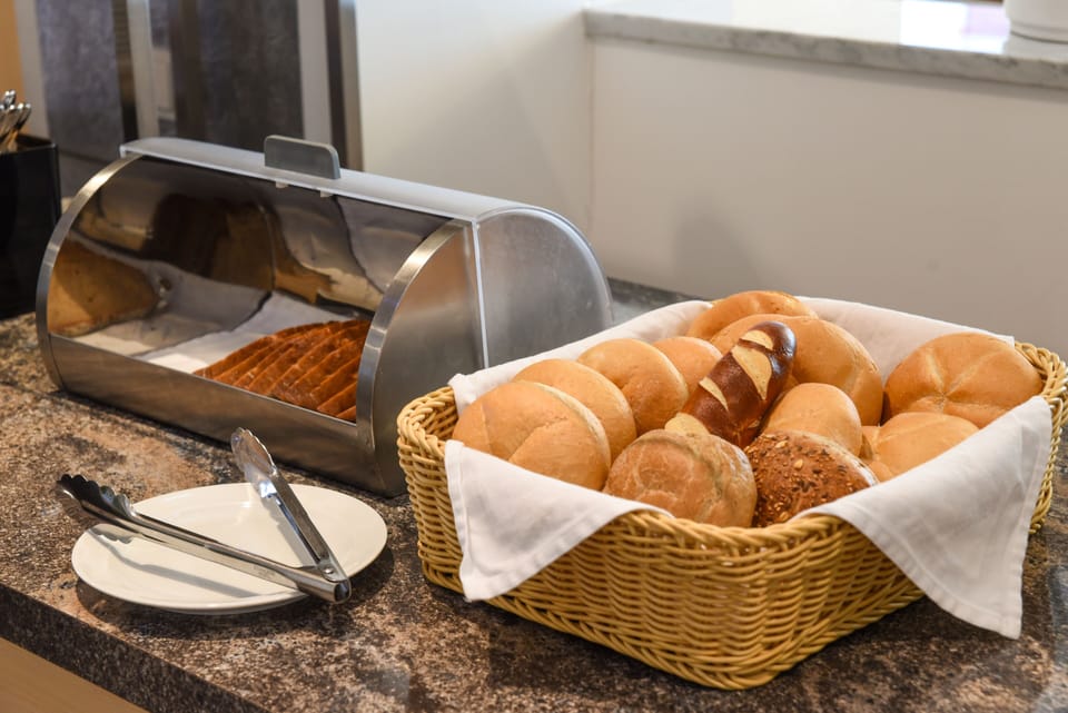 Daily buffet breakfast for a fee