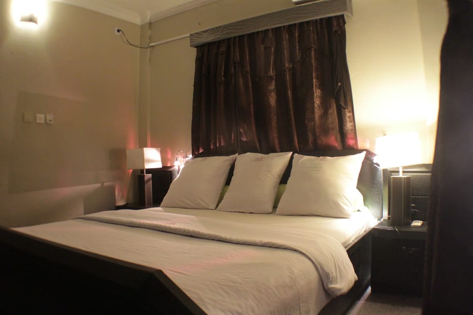 Apartment, 2 Bedrooms | 2 bedrooms, blackout drapes, iron/ironing board, free WiFi