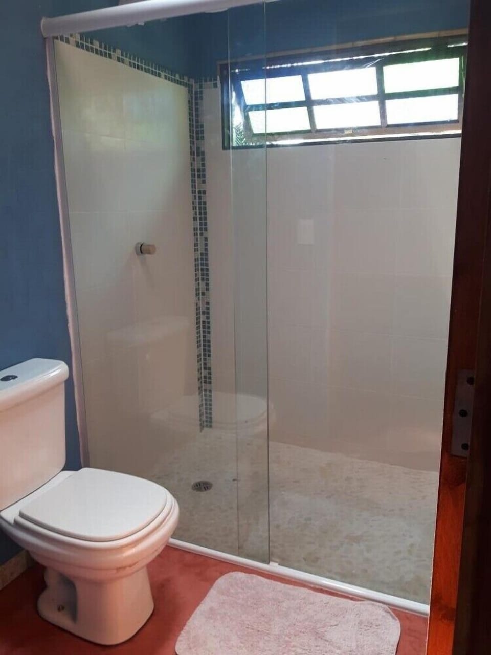 Chalet | Bathroom | Shower, free toiletries, hair dryer, towels