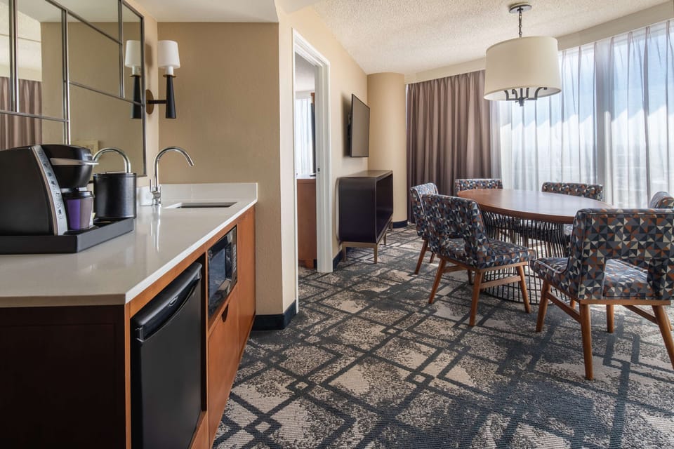Suite, 2 Queen Beds, Corner | Minibar