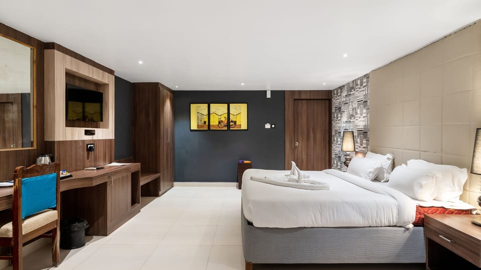 premium classic room city view | 1 bedroom, premium bedding, minibar, in-room safe