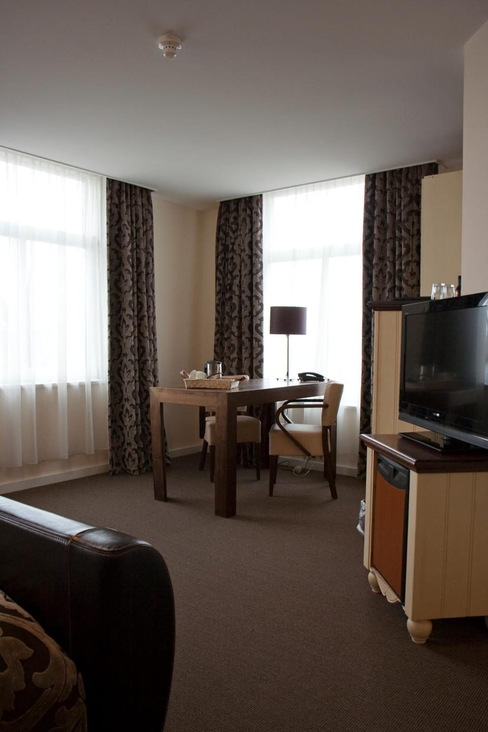 Executive Double Room, Bathtub | In-room safe, desk, blackout drapes, iron/ironing board