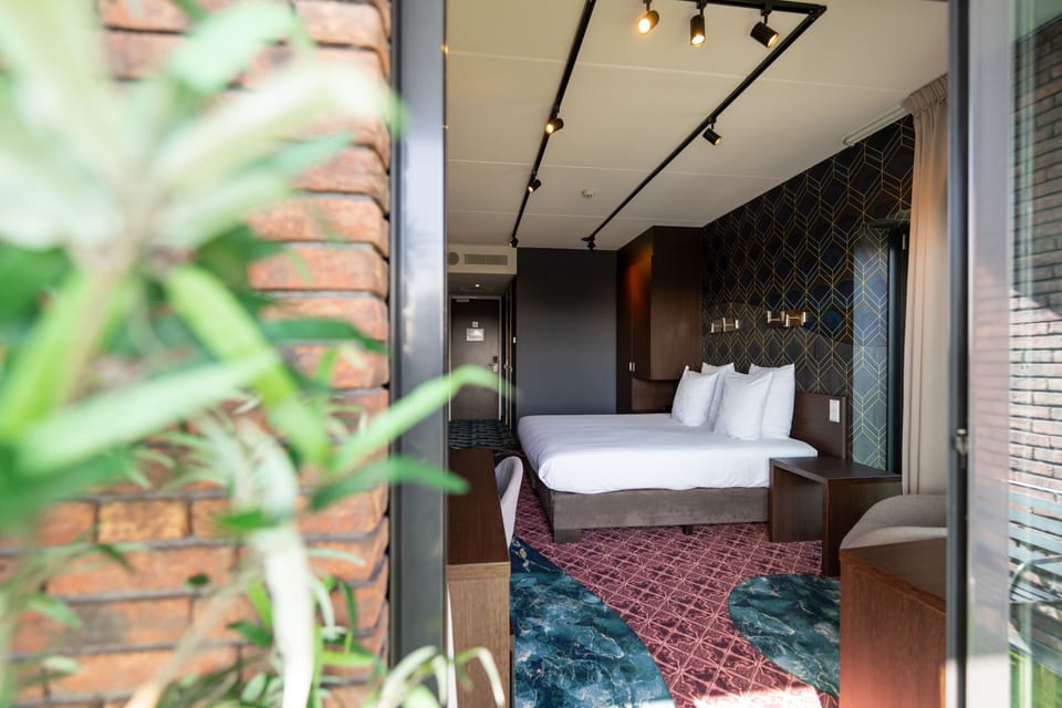 Comfort Plus | In-room safe, desk, soundproofing, iron/ironing board