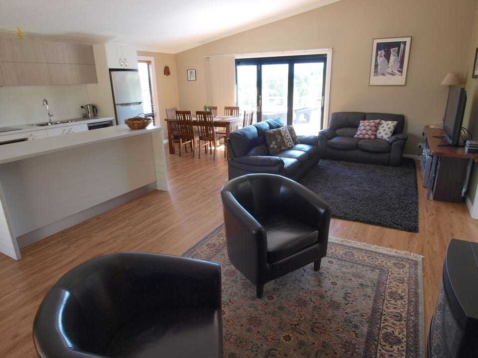 Panoramic Apartment, 3 Bedrooms, Non Smoking | Living room | Plasma TV, DVD player