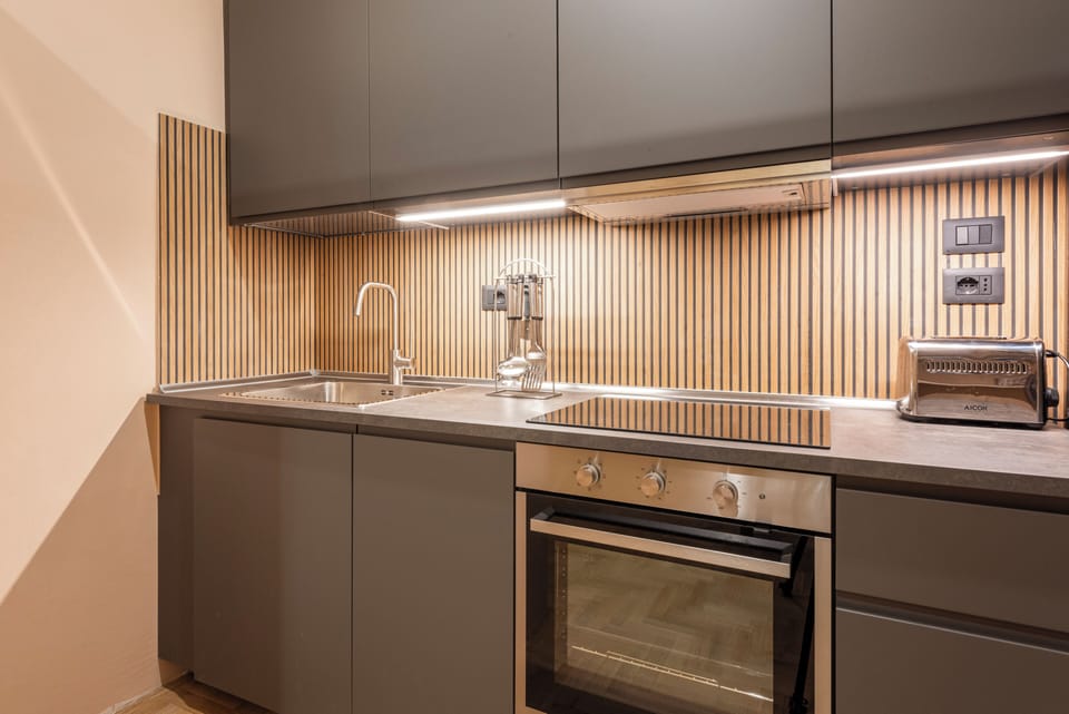 Comfort Apartment, 2 Bedrooms, Non Smoking | Private kitchen | Full-size fridge, microwave, oven, stovetop