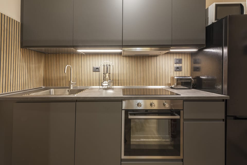 Comfort Apartment, 2 Bedrooms, Non Smoking | Private kitchen | Full-size fridge, microwave, oven, stovetop