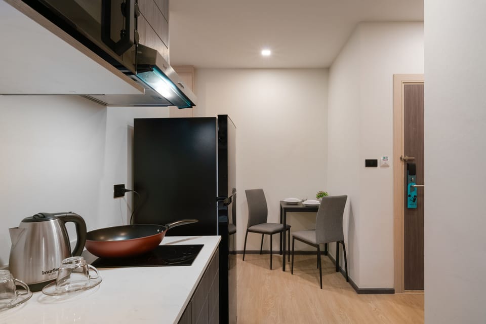 Exclusive King Room | Private kitchen | Fridge, electric kettle, cookware/dishes/utensils