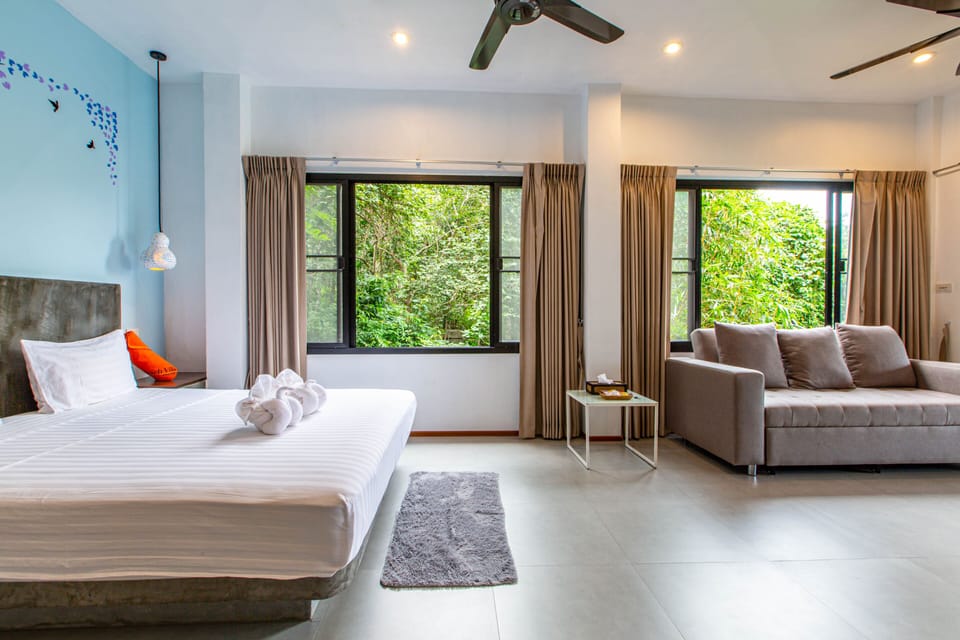 Cozy Beach Front Apartment | In-room safe, desk, blackout drapes, free WiFi