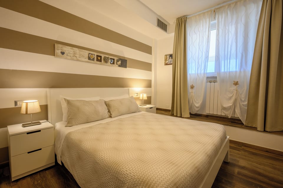 Deluxe Double Room | Desk, laptop workspace, blackout drapes, soundproofing