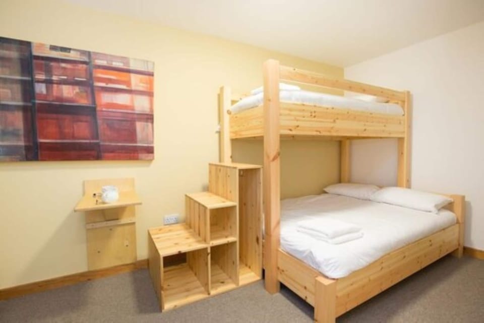 Triple Room | Blackout drapes, free WiFi, bed sheets