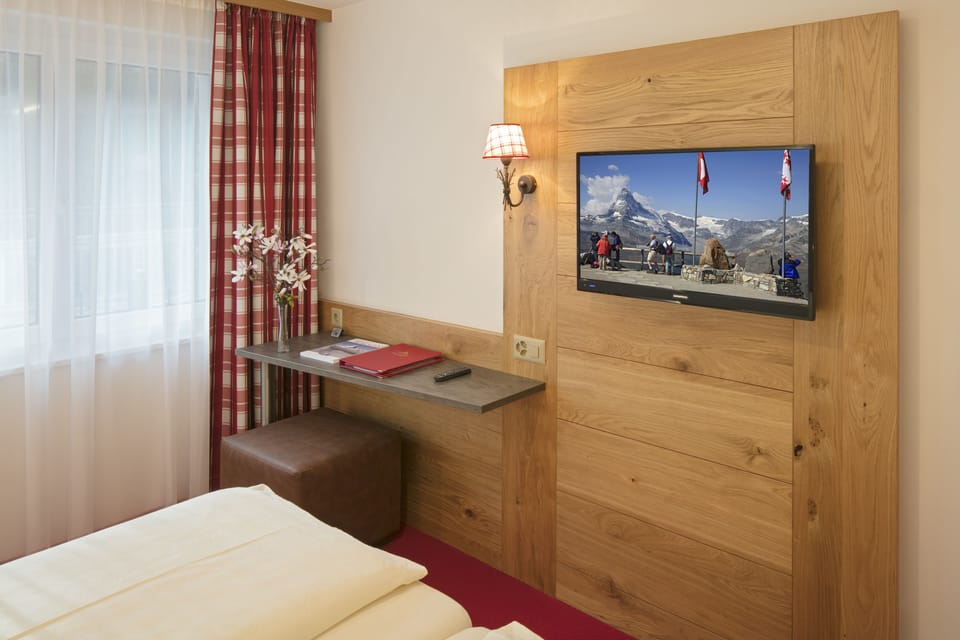 Twin Room, 2 Twin Beds, Non Smoking | In-room safe, desk, blackout drapes, free WiFi