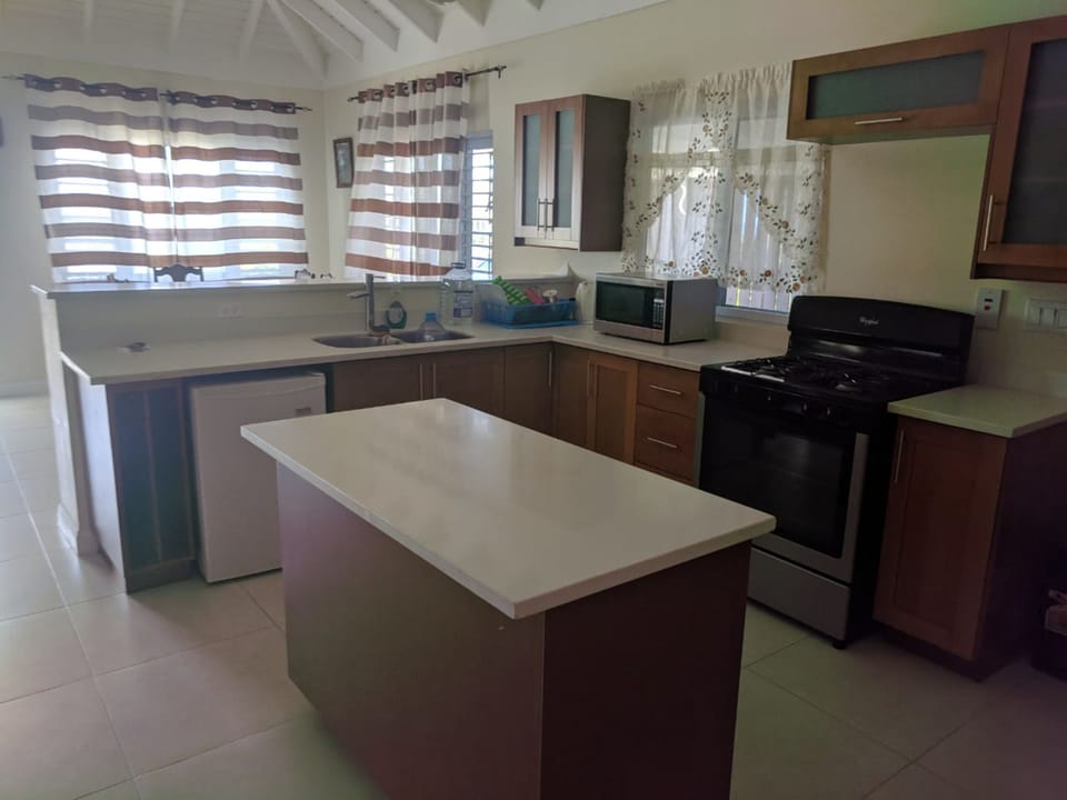 Family Villa, 3 Bedrooms, Garden View | Private kitchen | Coffee/tea maker, full-size fridge, microwave, oven