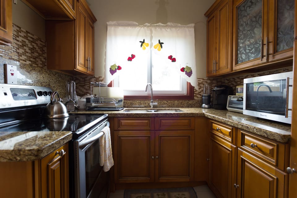 City Apartment, 2 Bedrooms | Private kitchen | Full-size fridge, microwave, oven, stovetop