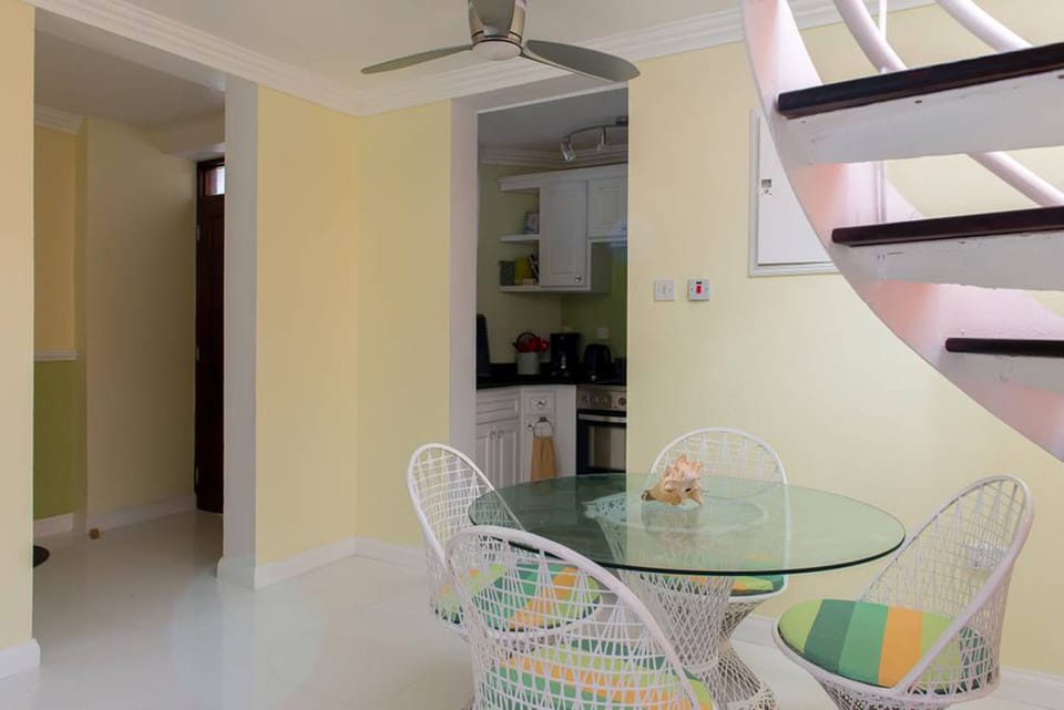 Family Villa, Beach View | In-room dining