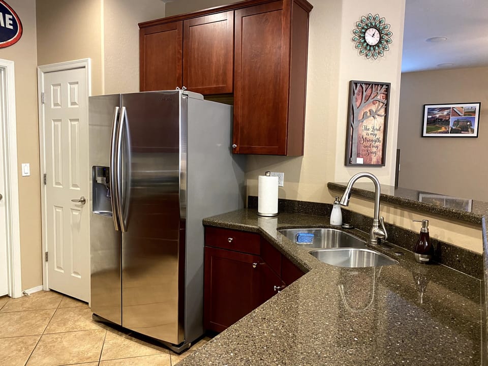 Premium Condo, 3 Bedrooms, Pool Access, Mountain View | Private kitchen | Full-size fridge, microwave, oven, stovetop