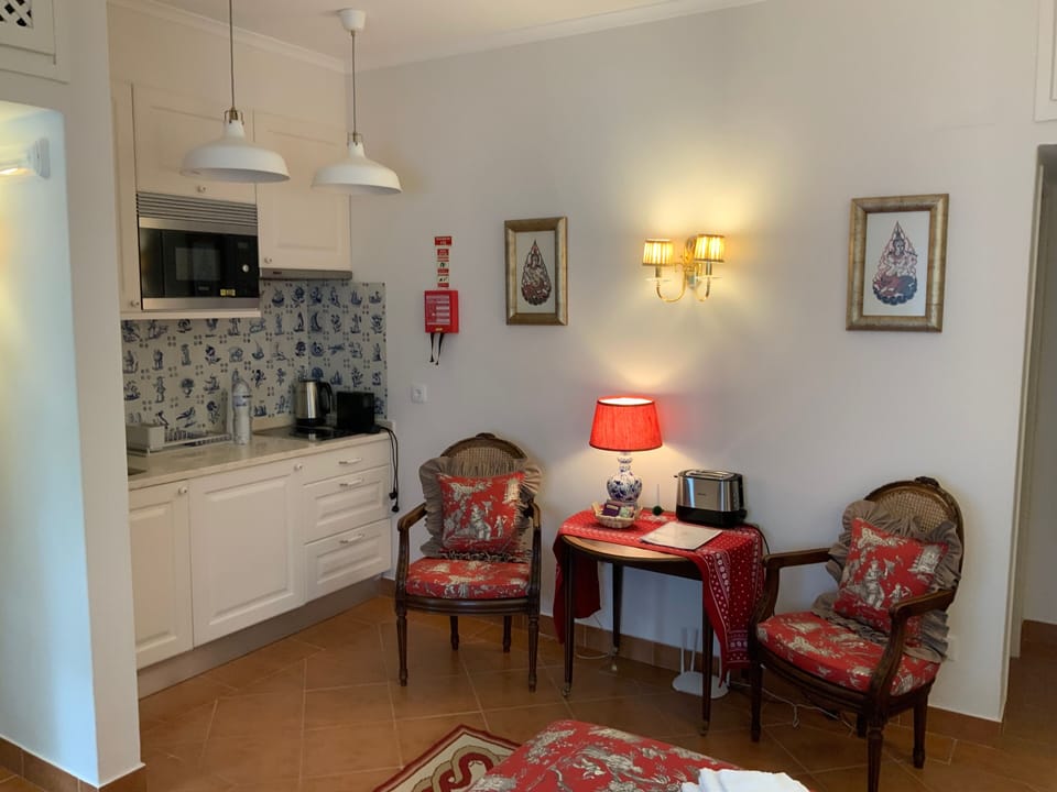 Classic Studio, 1 Bedroom, Non Smoking, Kitchenette (Hortensias) | Egyptian cotton sheets, premium bedding, memory foam beds, in-room safe