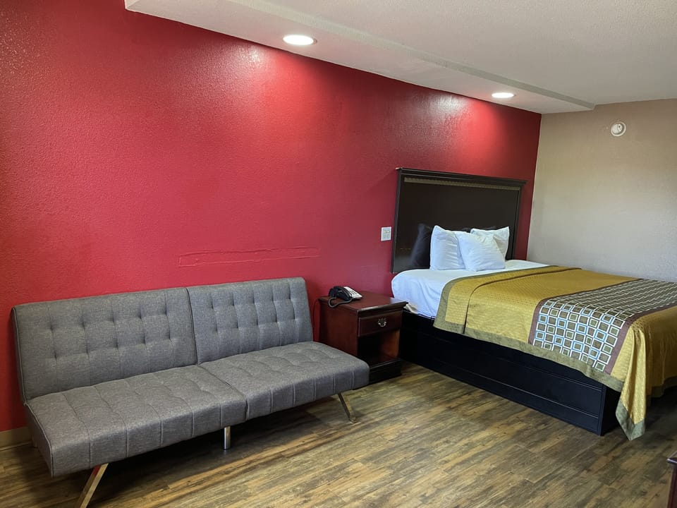 Deluxe Room, 1 King Bed, Smoking | Soundproofing, iron/ironing board, free WiFi