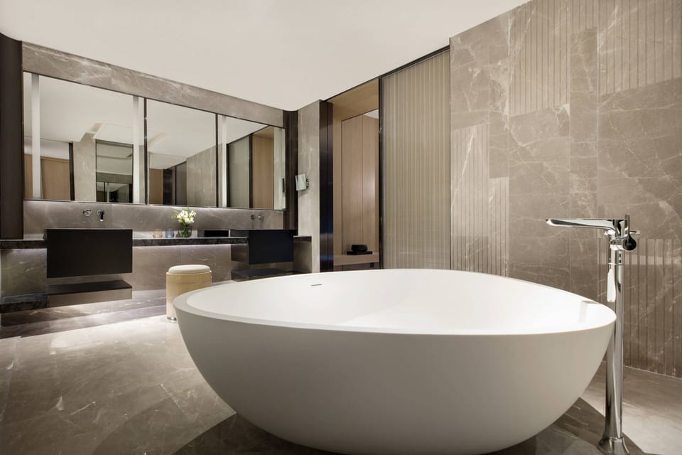 Shower, rainfall showerhead, free toiletries, hair dryer