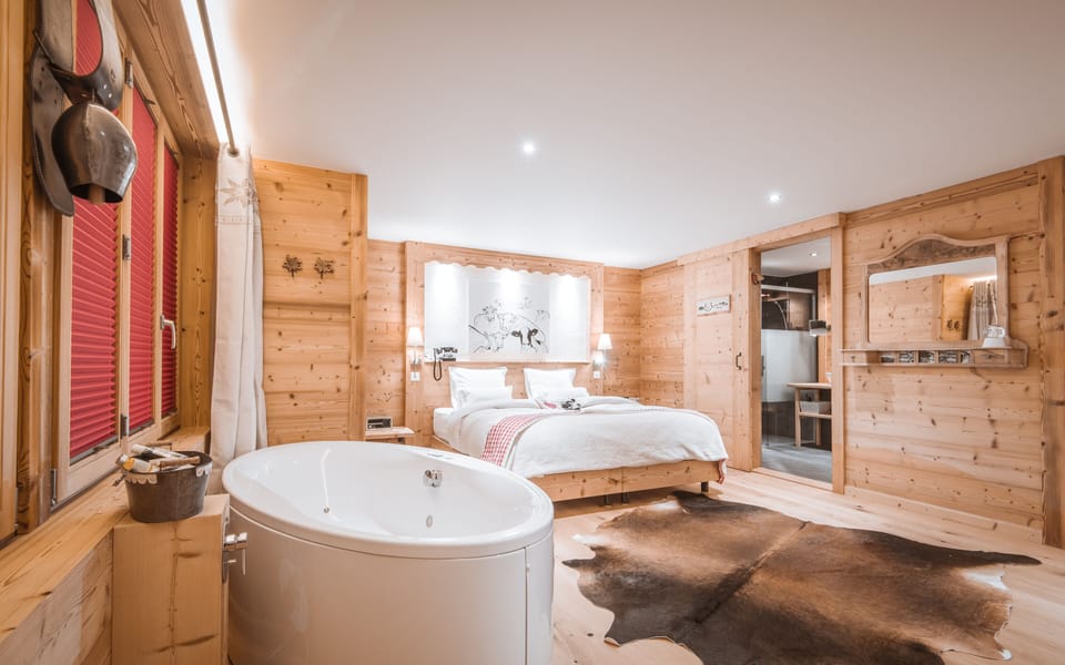 Lifestyle Deluxe Double Room | Premium bedding, down comforters, in-room safe, individually decorated