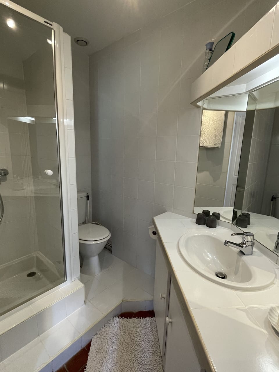 Comfort Double Room (Des Dunes) | Bathroom | Shower, free toiletries, hair dryer, towels