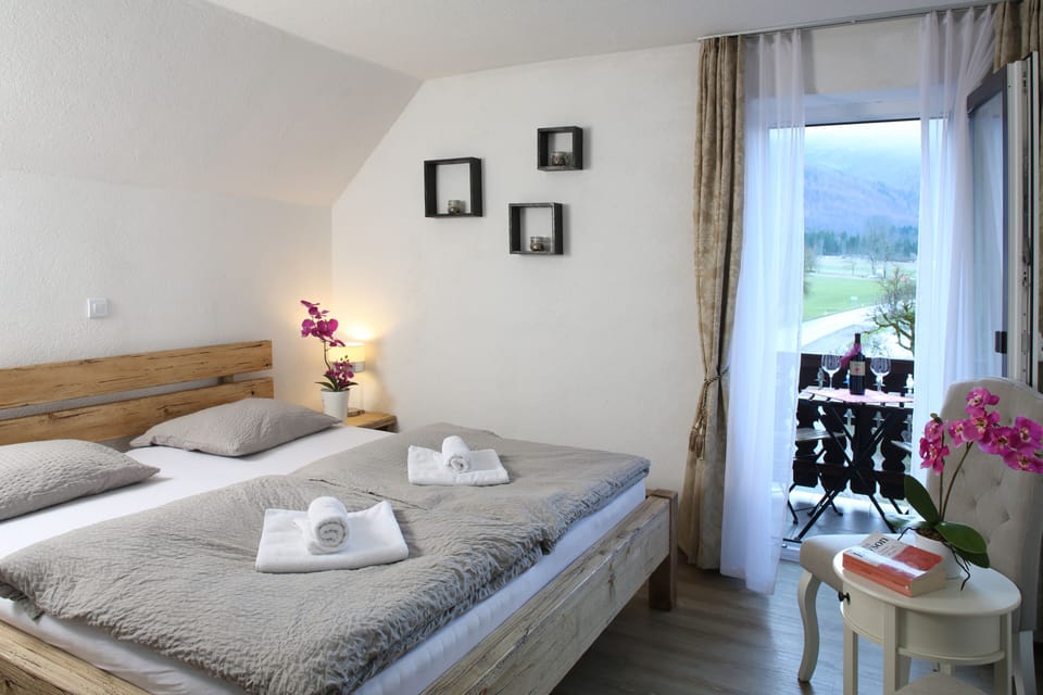 Double Room, Balcony | Free WiFi, bed sheets