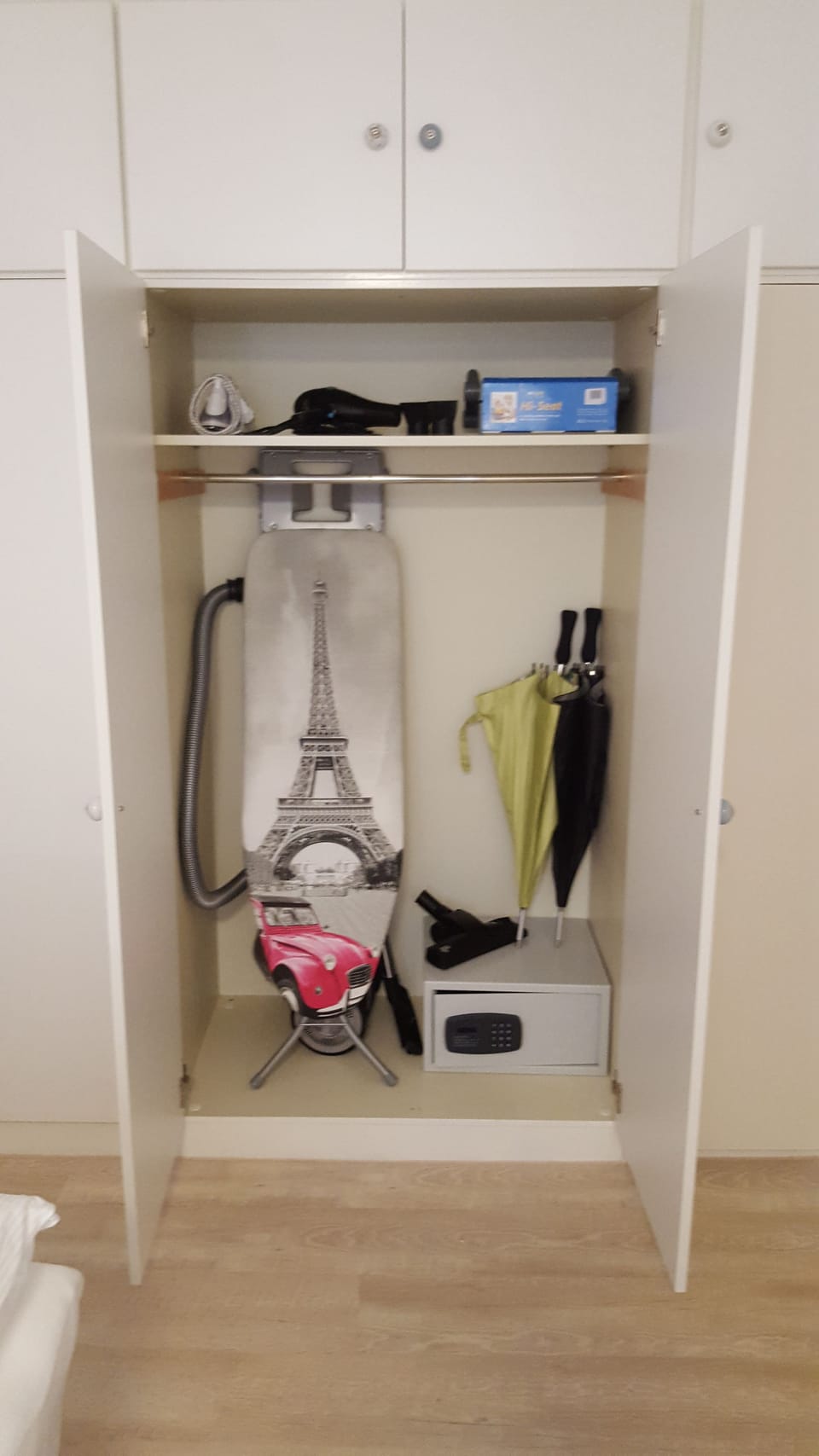 centrally located, modernly furnished 2 rooms apartment (64 m²) | Room amenity