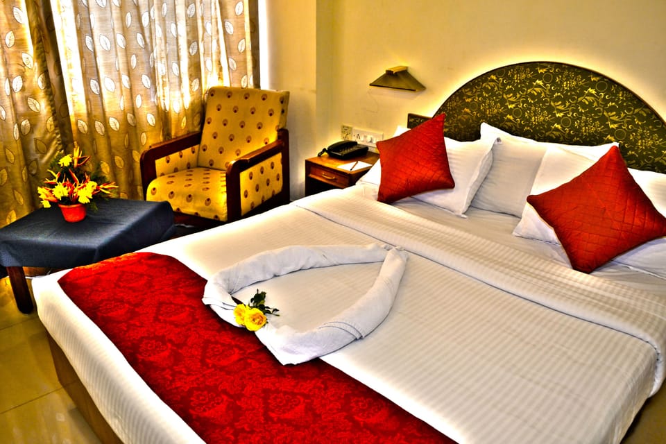 Executive Deluxe Double Room | Premium bedding, pillowtop beds, minibar, desk