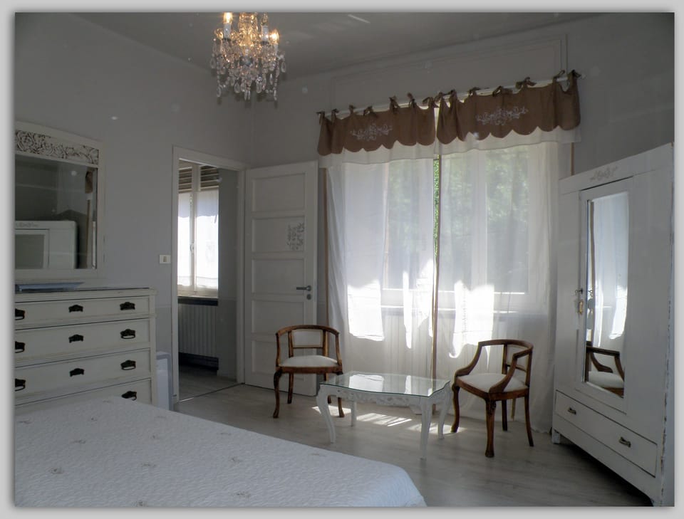 Romantic Double Room, Multiple Beds | Free WiFi, bed sheets