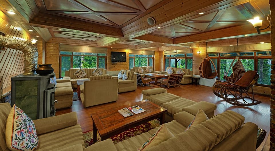 Lobby lounge