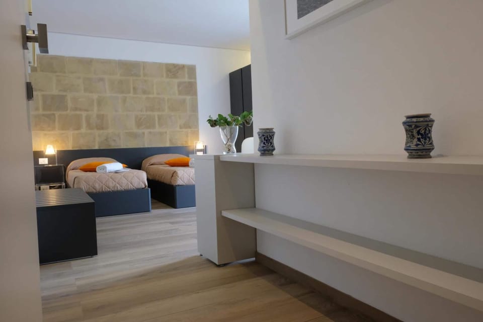 5 bedrooms, premium bedding, minibar, desk