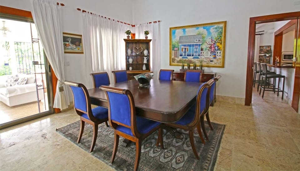 Villa, 1 King Bed, Non Smoking | In-room dining