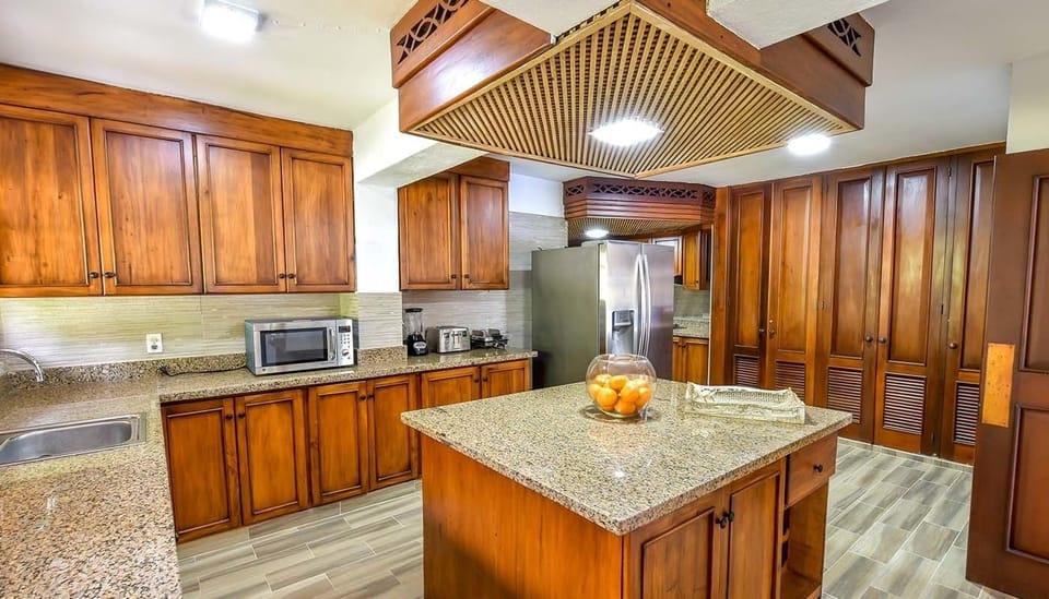 Villa, 1 King Bed, Non Smoking | Private kitchen | Fridge, microwave, oven, stovetop