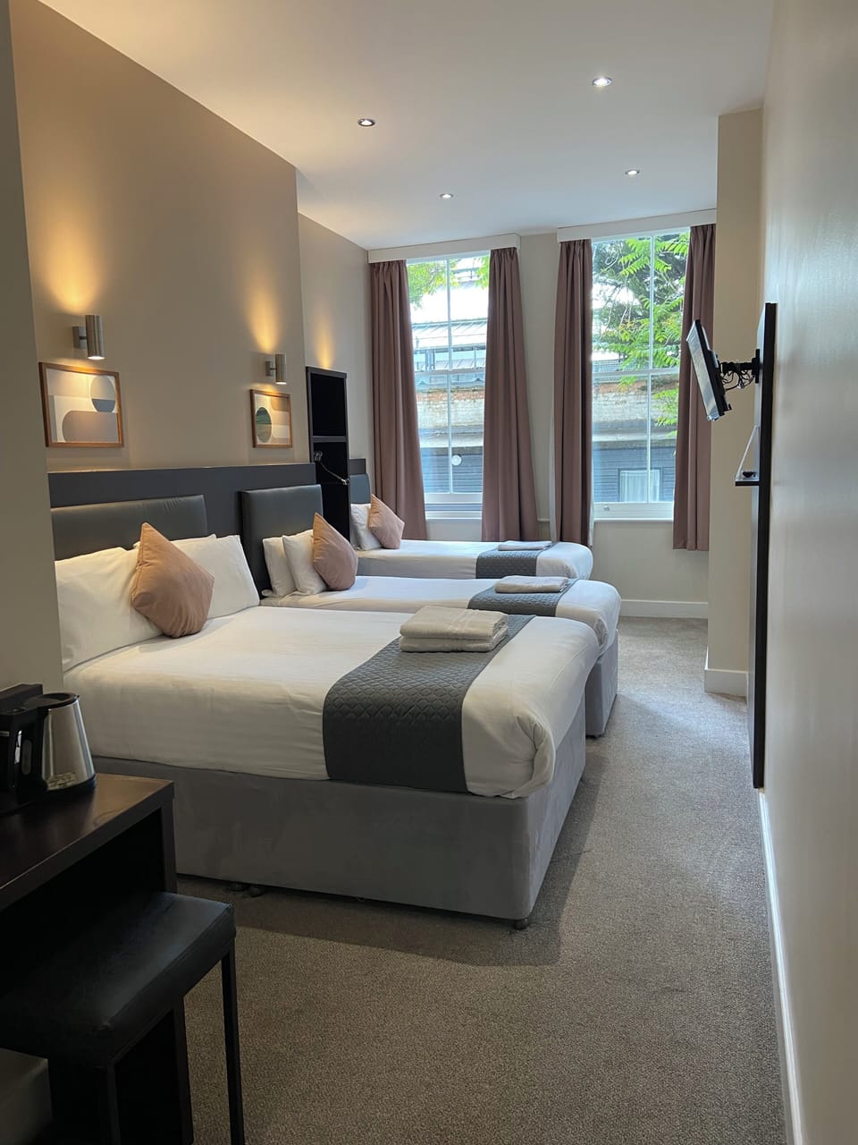 Basic Quadruple Room | Soundproofing, iron/ironing board, free WiFi, bed sheets