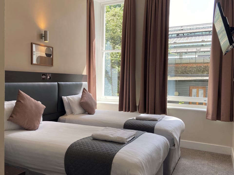 Twin Room | Soundproofing, iron/ironing board, free WiFi, bed sheets