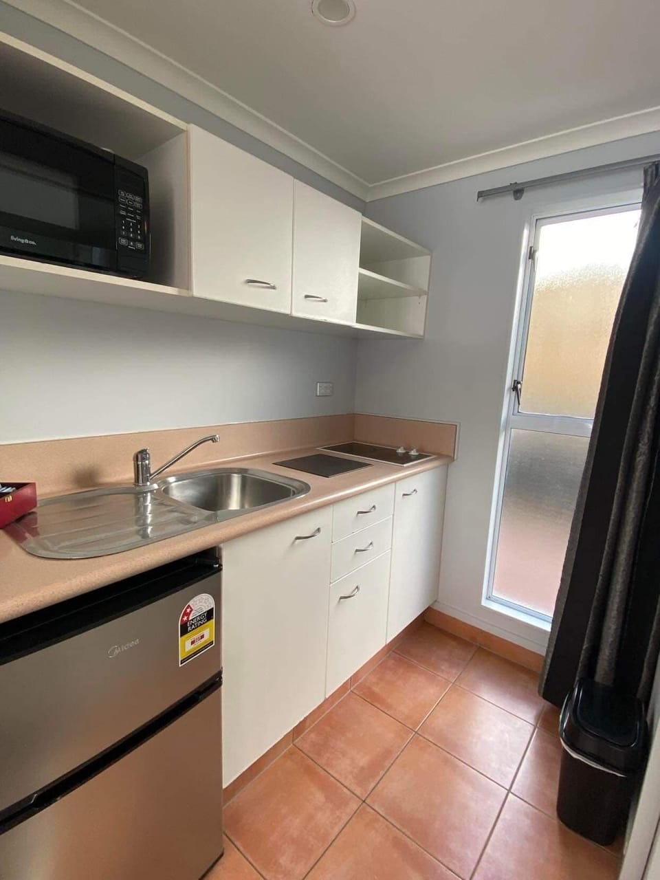 Fridge, microwave, stovetop, coffee/tea maker